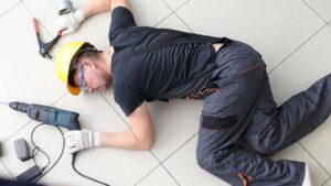برق گرفتگی چیست و چگونه می‌توان به فرد آسیب‌دیده کمک کرد؟